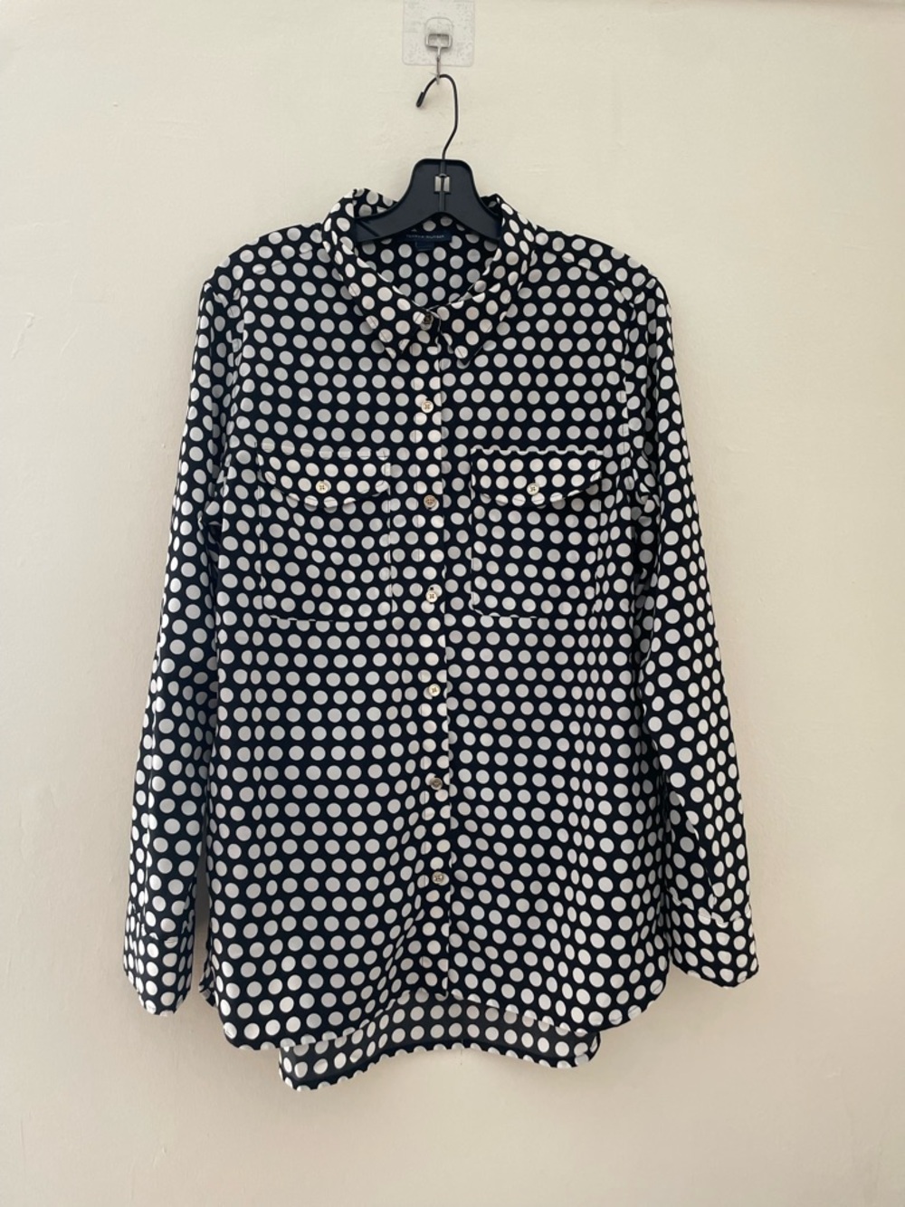 NWOT! Women’s Tommy Hilfiger Clip Black/White Polka Dot Button Down Blouse Large - Picture 14 of 15